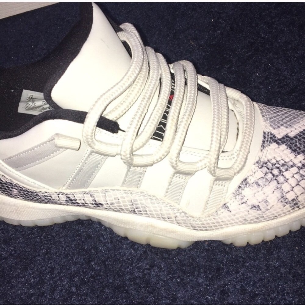 Jordan 11  low retro snake skin size 7